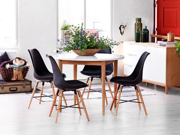 Adicione estilo à sua sala de jantar com Cadeiras Eames